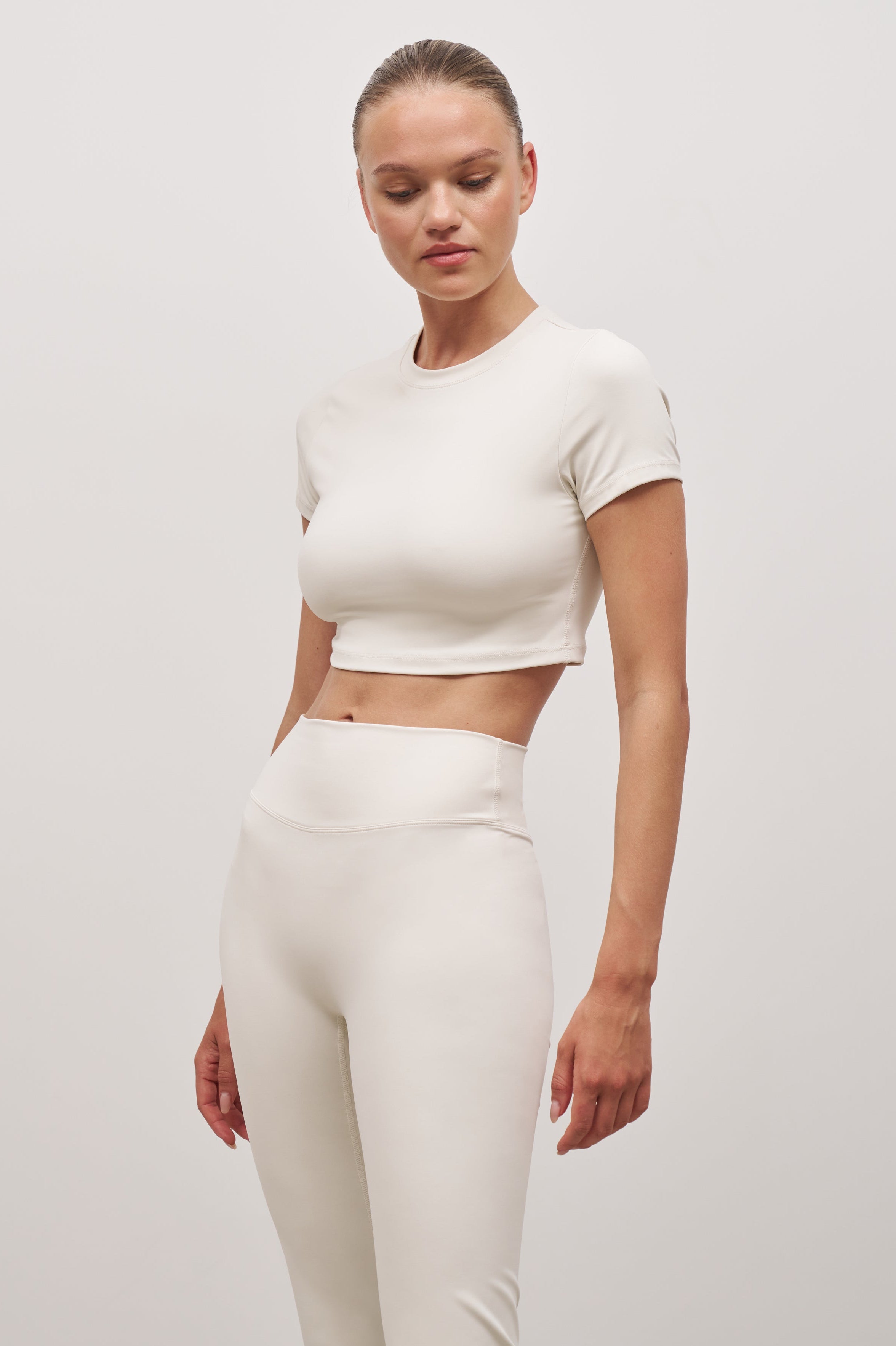 Base Sculpting Cropped T Shirt - Tofu