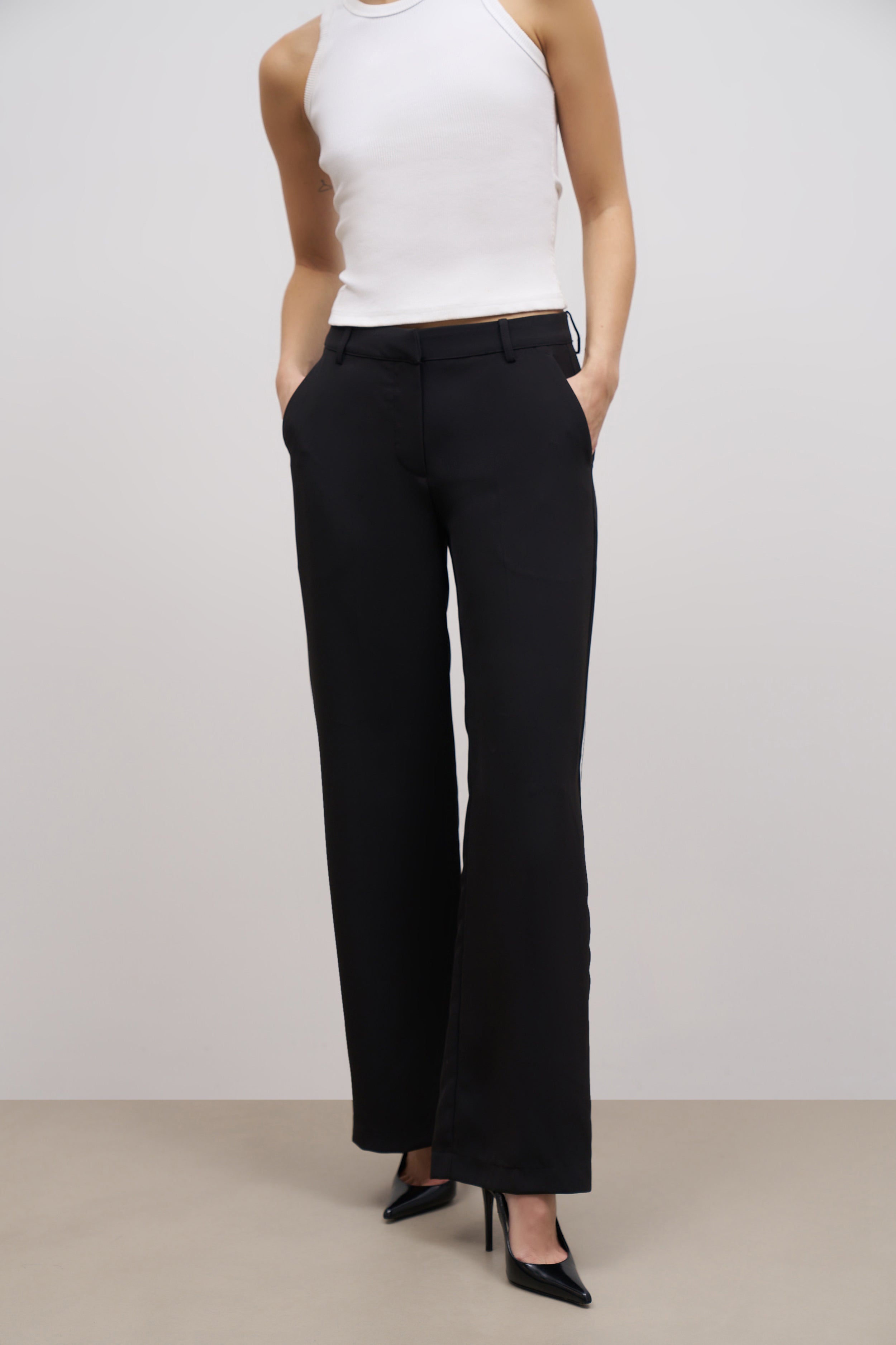 Draped Mid Rise Trousers - Black