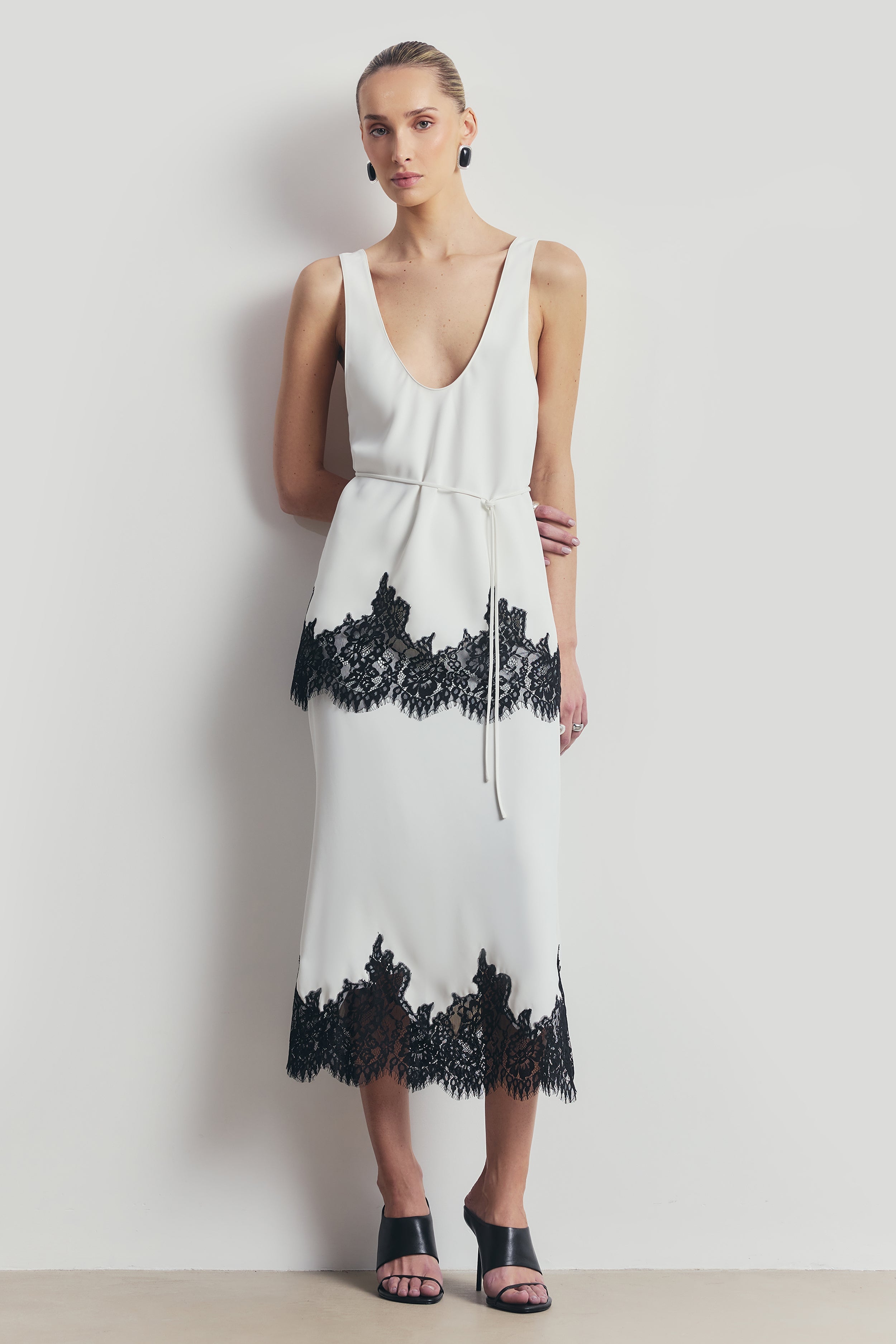 Lace Hem Scoop Neck Longline Top - White