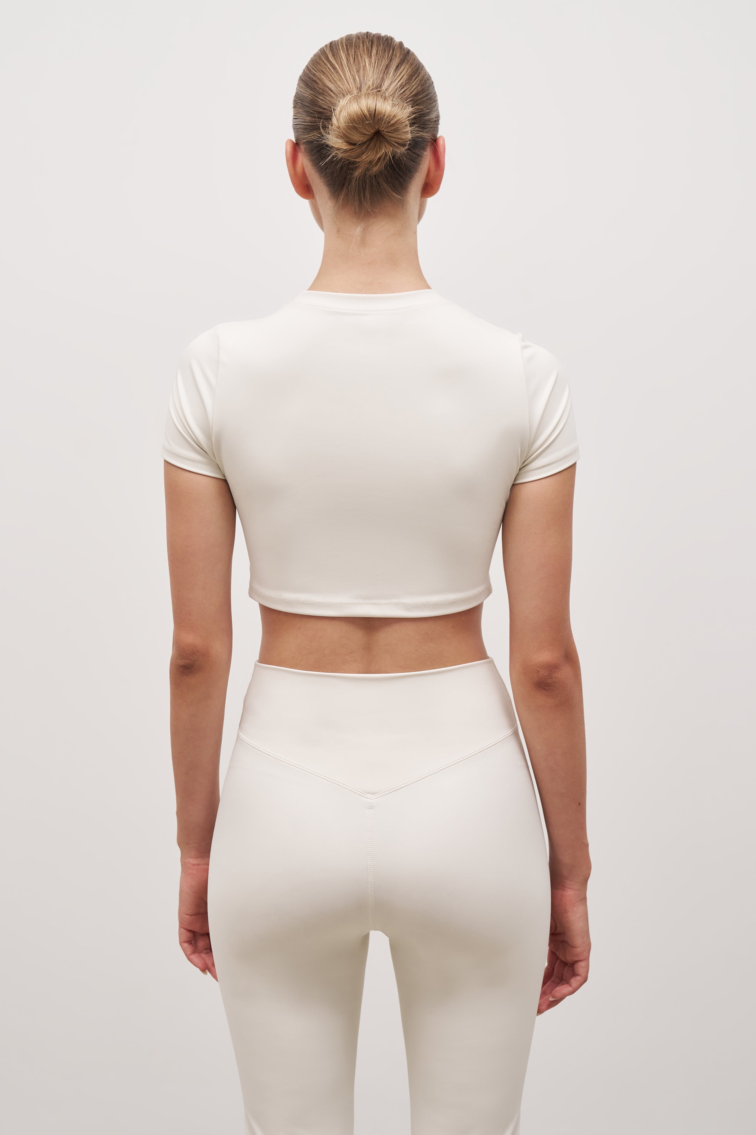 Base Sculpting Cropped T Shirt - Tofu