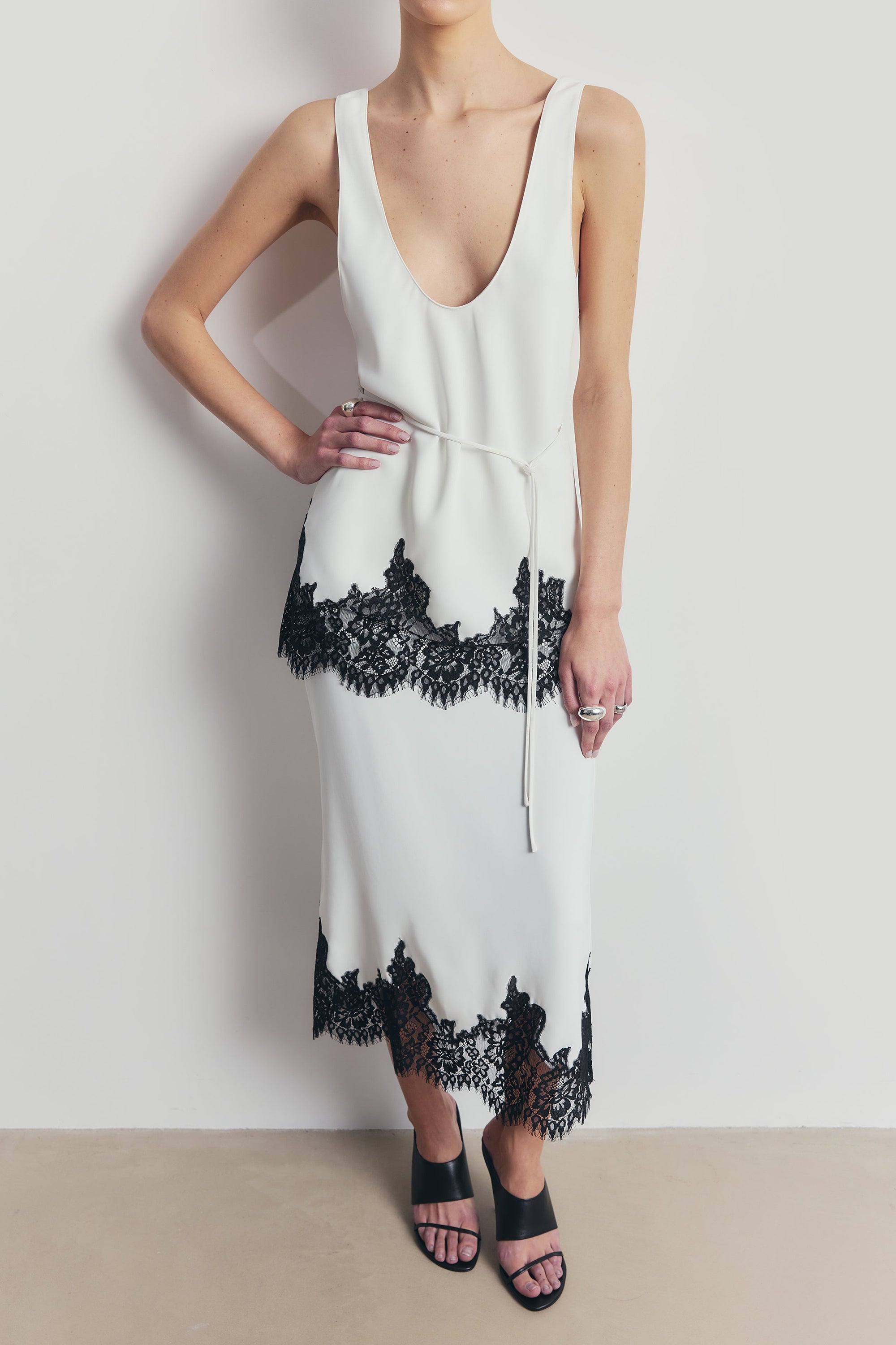 Lace Hem Scoop Neck Longline Top - White