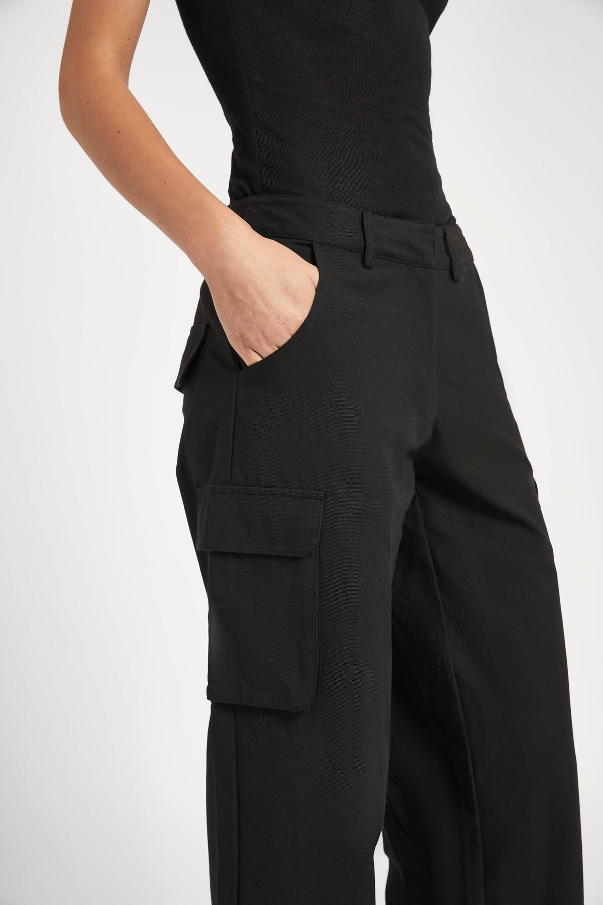 Low Rise Cargo Trousers - Black